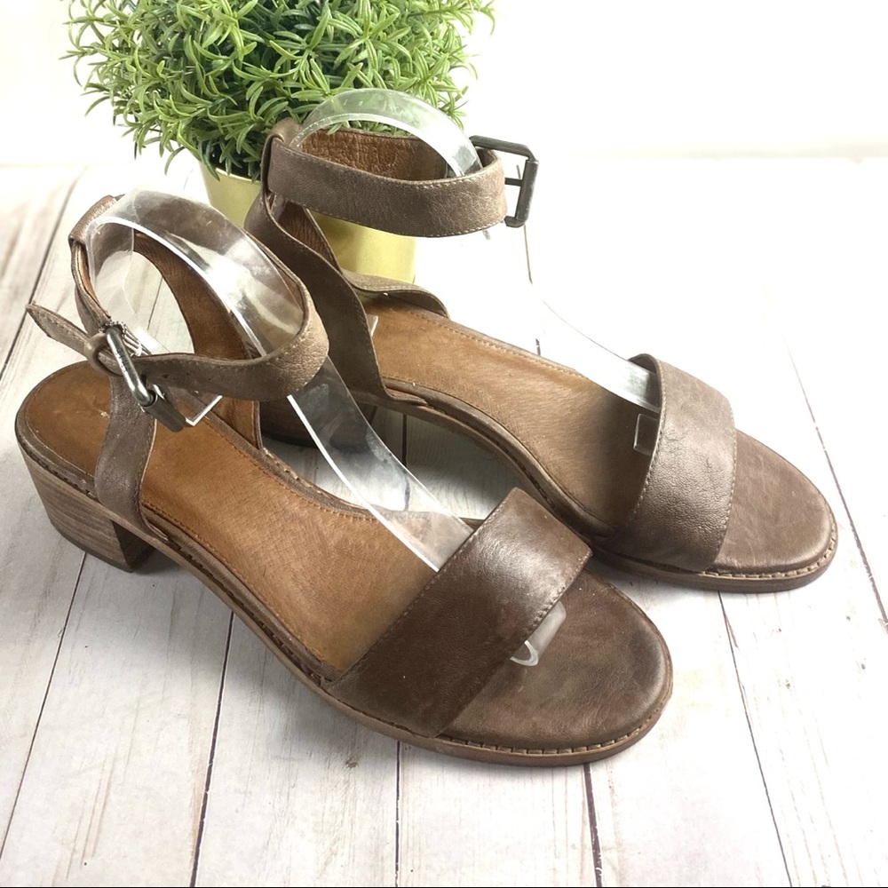 Women’s Brown Ankle Strap Block Heel Sandals